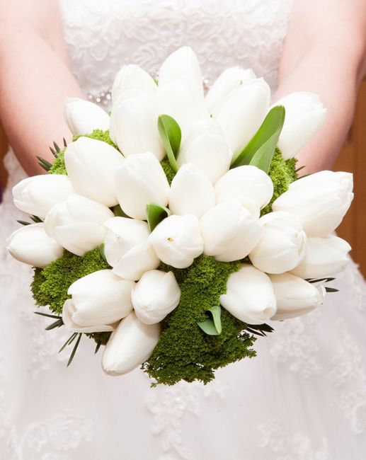 Encantada con mi ramo de tulipanes blancos