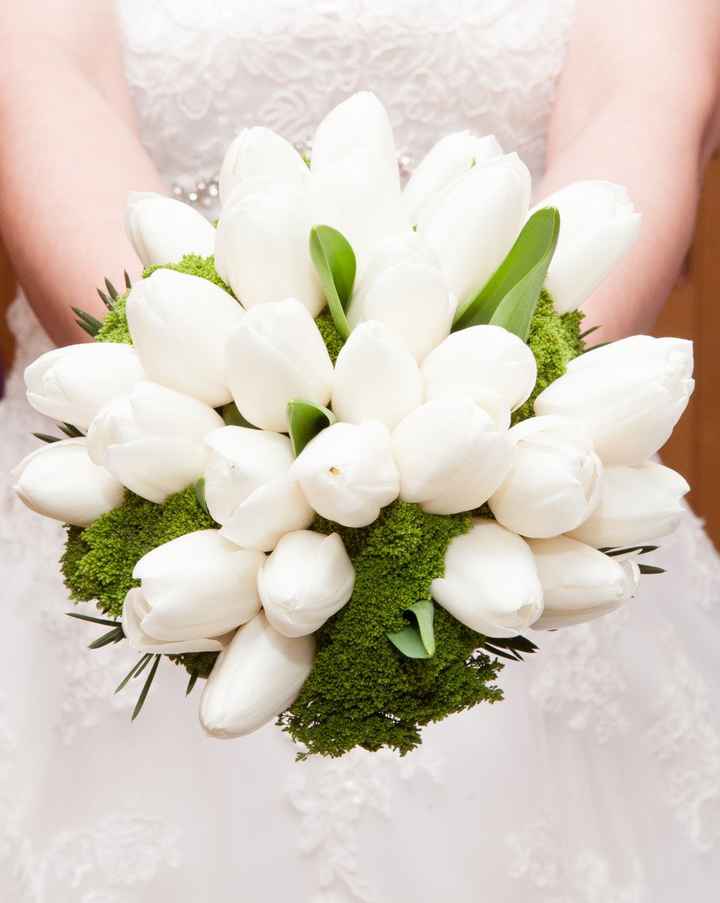 Encantada con mi ramo de tulipanes blancos