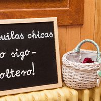 Cartel y cesta pétalos