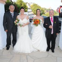 Con los papis, llebaban a sus hijas al altar!!