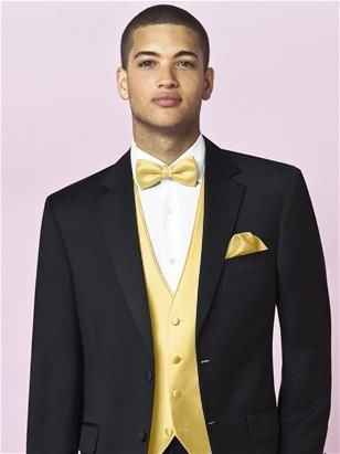 Novio con toques en amarillo
