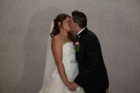 primer beso de recien casados