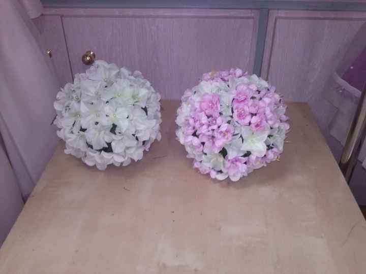 Esferas con flores artificiales y bolsitas de arroz - 1