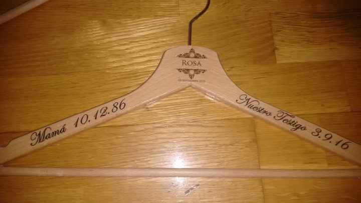 Percha para testigo especial