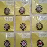 Broches