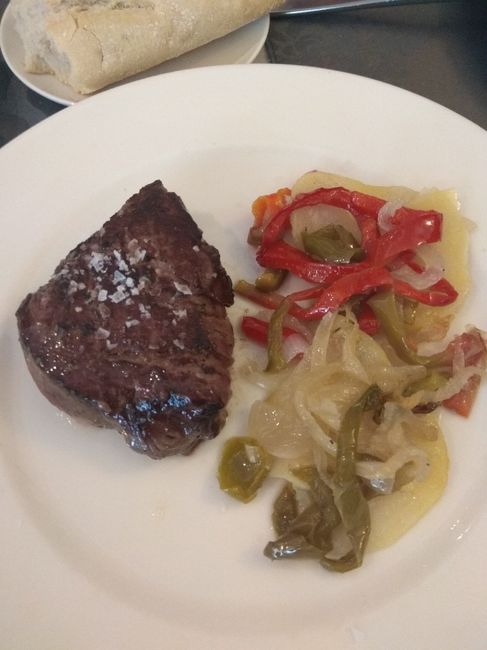 Solomillo de Buey acompañado de patatas panadera