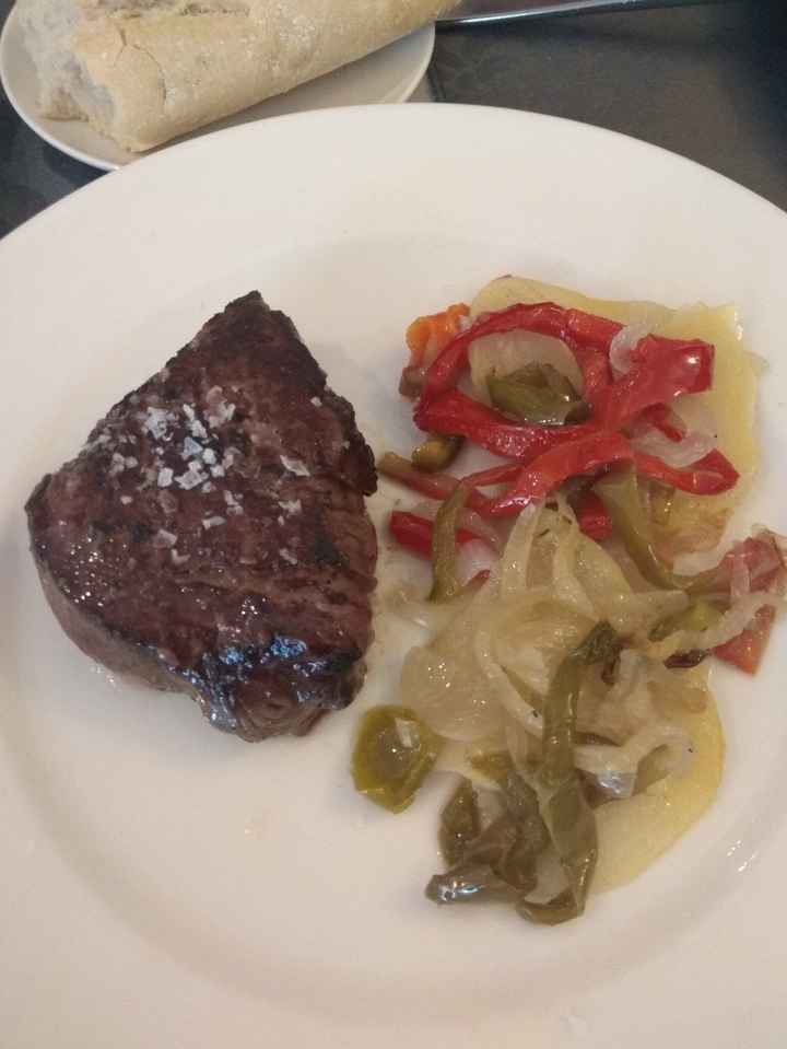 Solomillo de Buey acompañado de patatas panadera