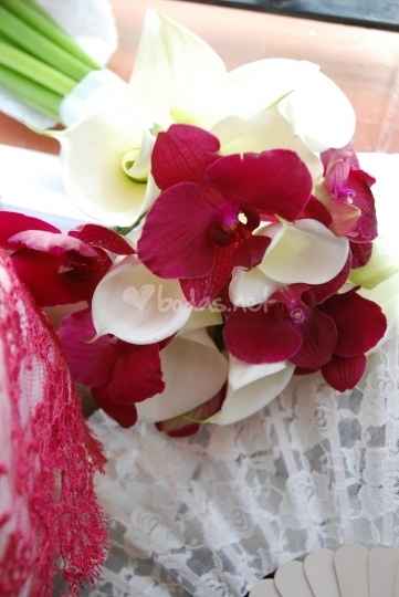 Ramo calas y orquideas