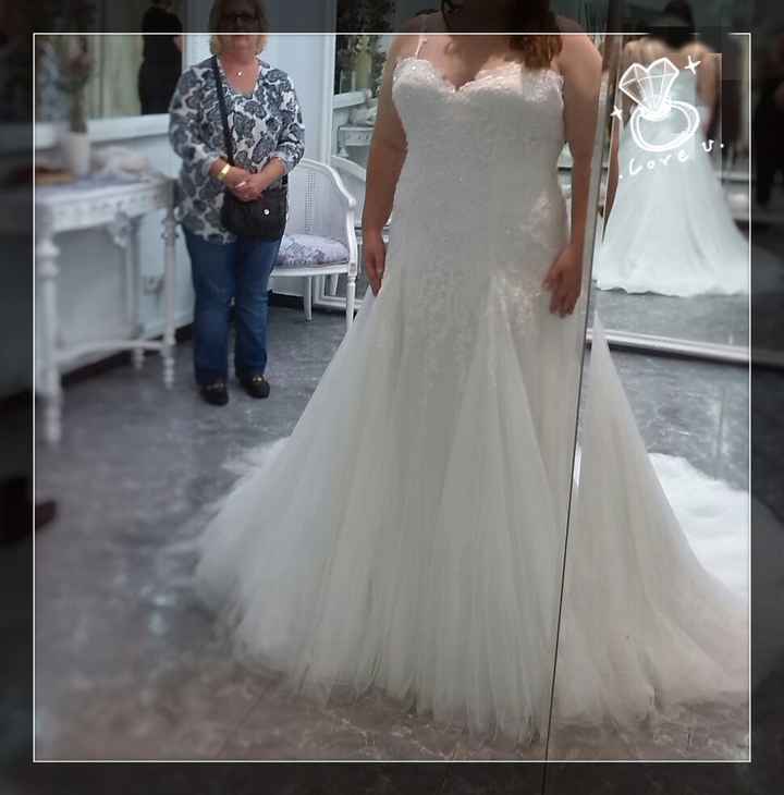 Duda con 2 vestidos - 1