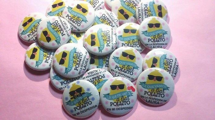 Mis chapas y sello - 2