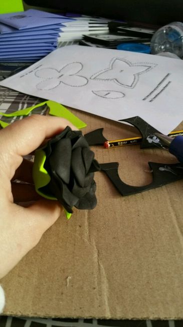 Intento de rosas de goma eva - 2
