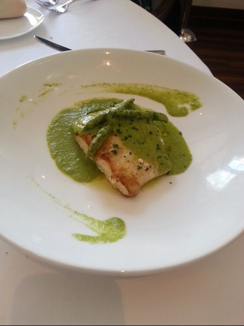 Merluza con salsa de esparragos trigeros