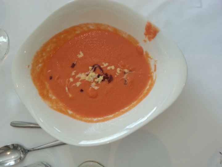 Salmorejo con tacos de jamón ibérico
