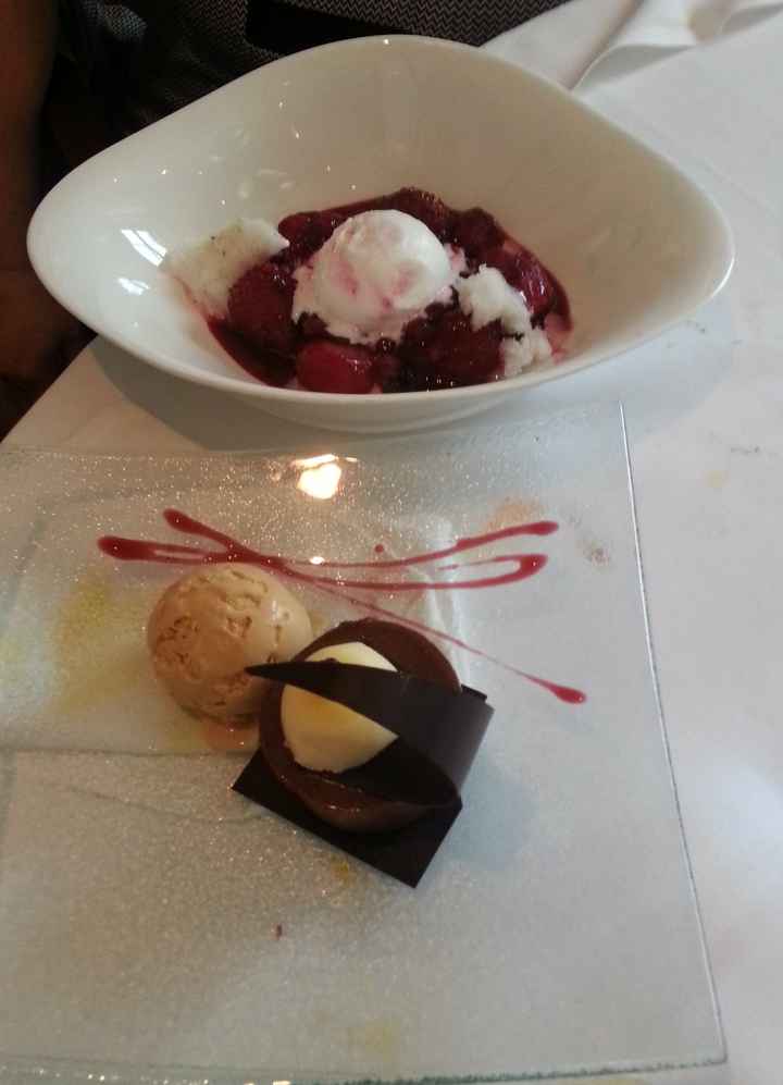 Trata chocolate y frutas del bosque