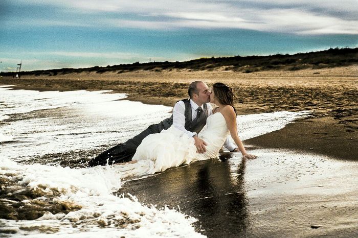 Vestido de novia y agua del mar... - 2