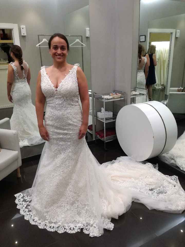 Que tipo de peinado le pondrias a este vestido, teniendo en cuenta que es boda de noche? - 1