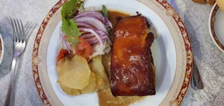 Cochinillo asado al estilo tradicional