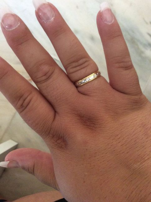 En que mano se pone el anillo de casado/a - 1