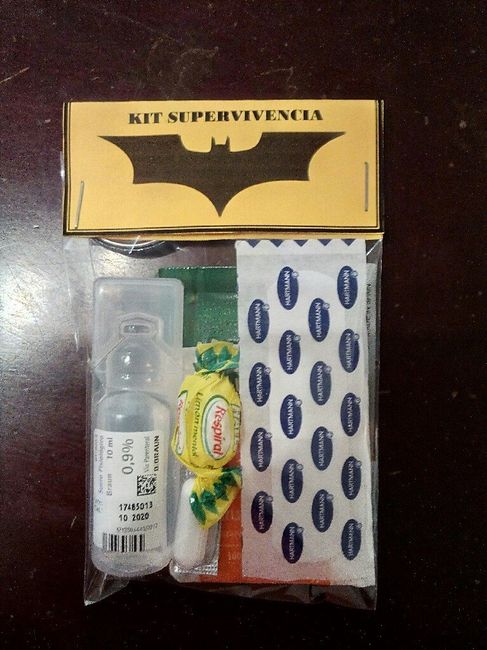 Kit supervivencia y chapas riquiñas - 3
