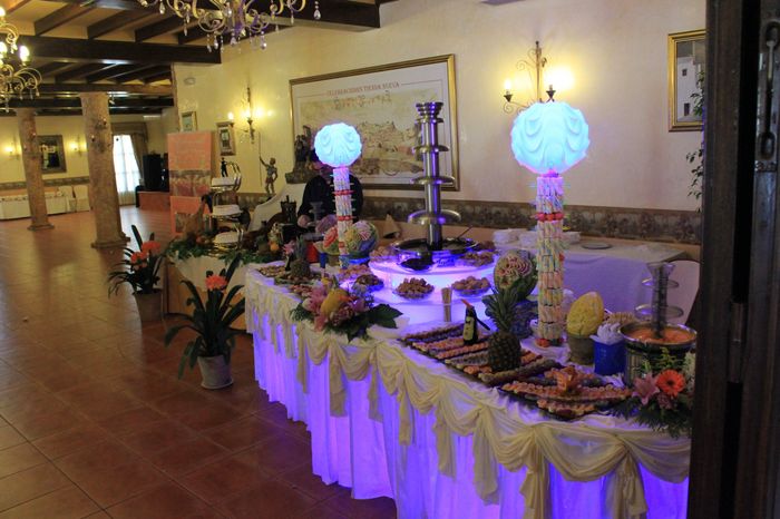 La fuente de tres chocolates, mesa de chucues y de frutas