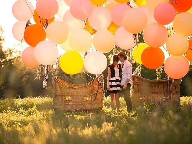 novios en globo