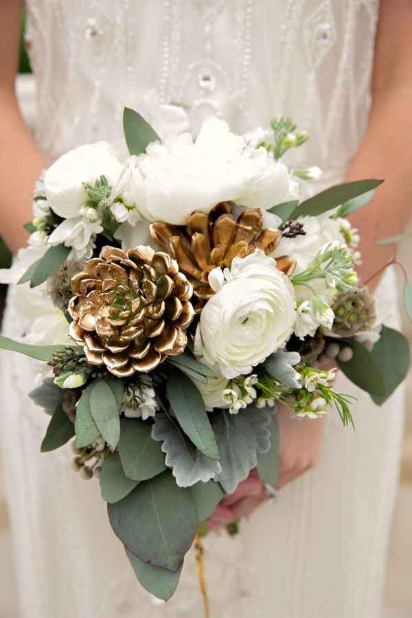 Detalles de boda de color dorado