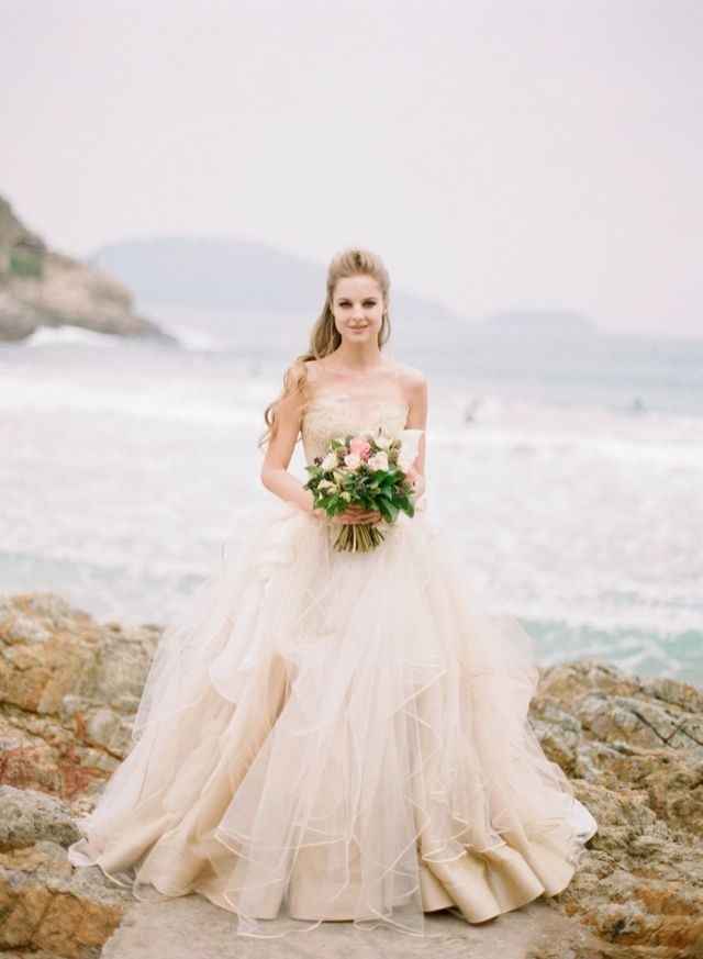 3. novias en la playa 