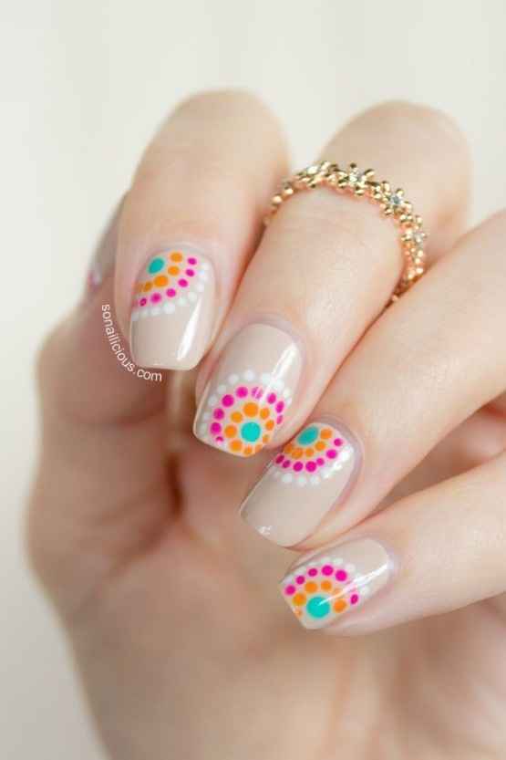 9. Uñas de colores 