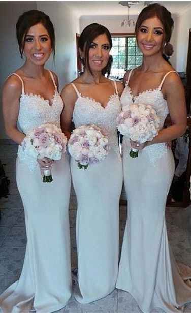 Damas de honor de blanco