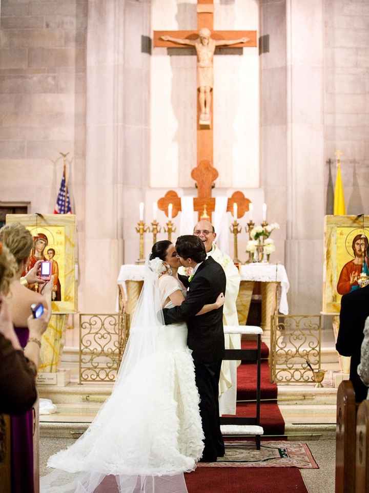 Beso en el altar