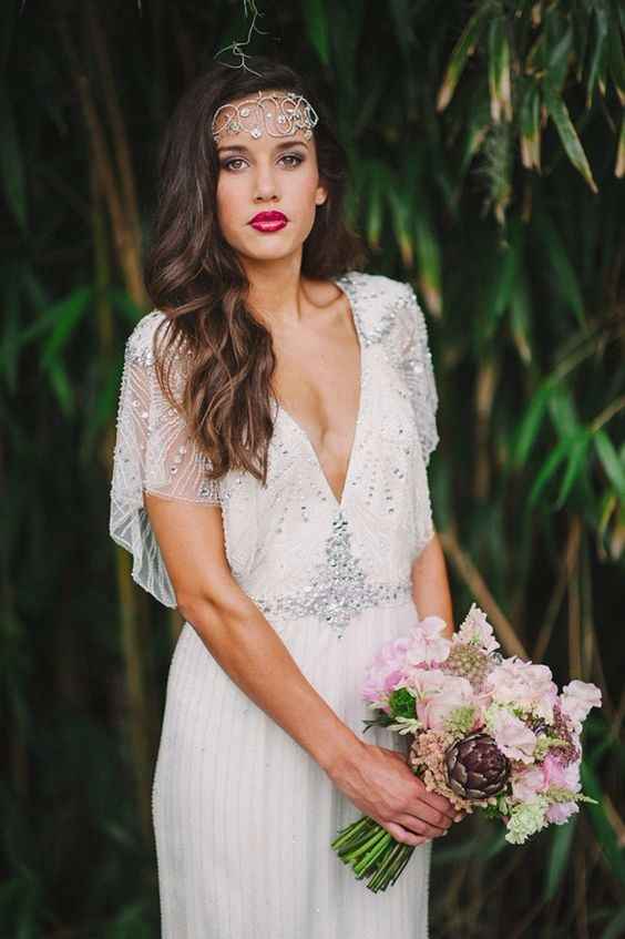 Open neckline VS closed Beauty Forum Weddingwire.ca