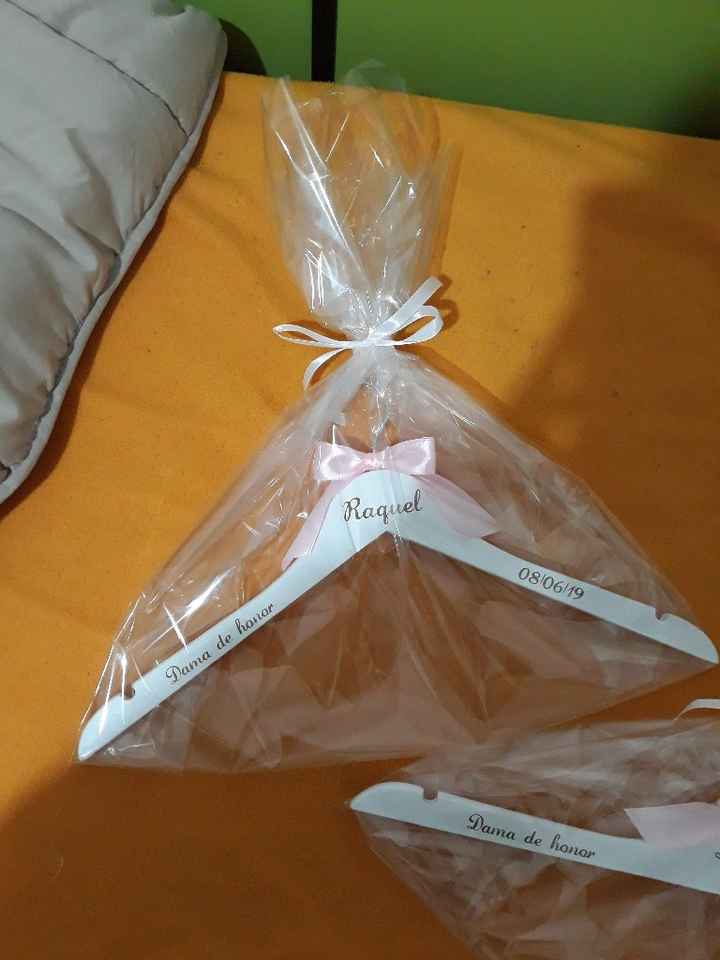 Perchas para el dia b - 1