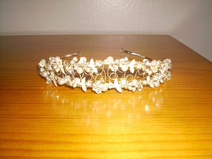 Tiara o cinta para adorno del moño - 1