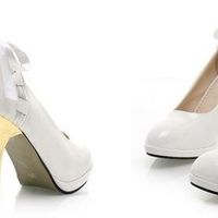 Zapatos blancos con tacones dorados!