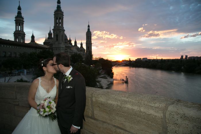 Beso en el Puente de Piedra