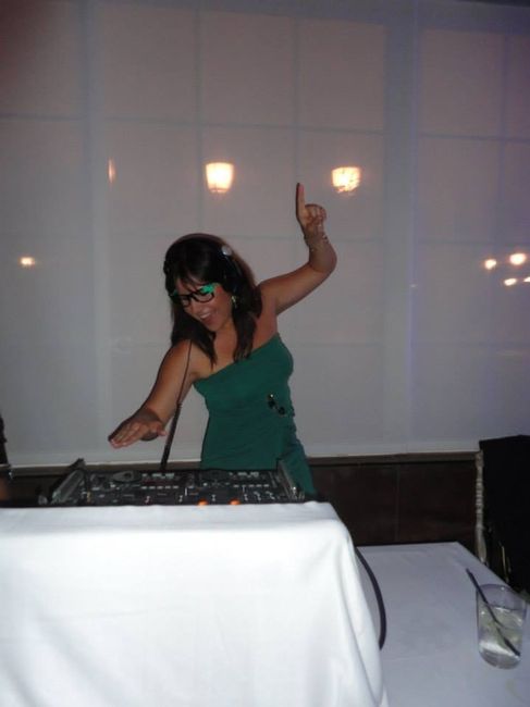 MI AMIGA LA DJ