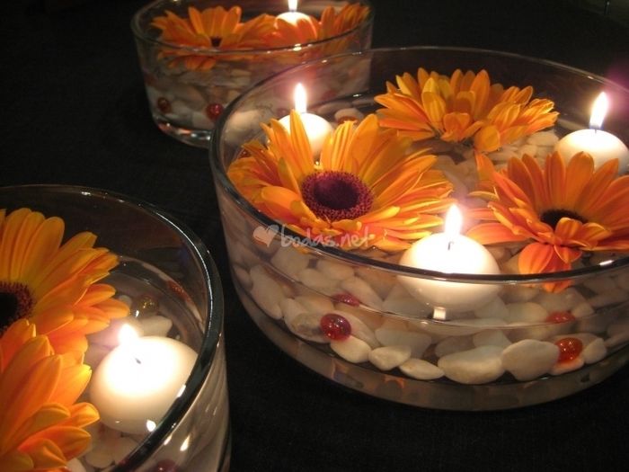 CENTROS DE FLORES PARA LAS MESAS..