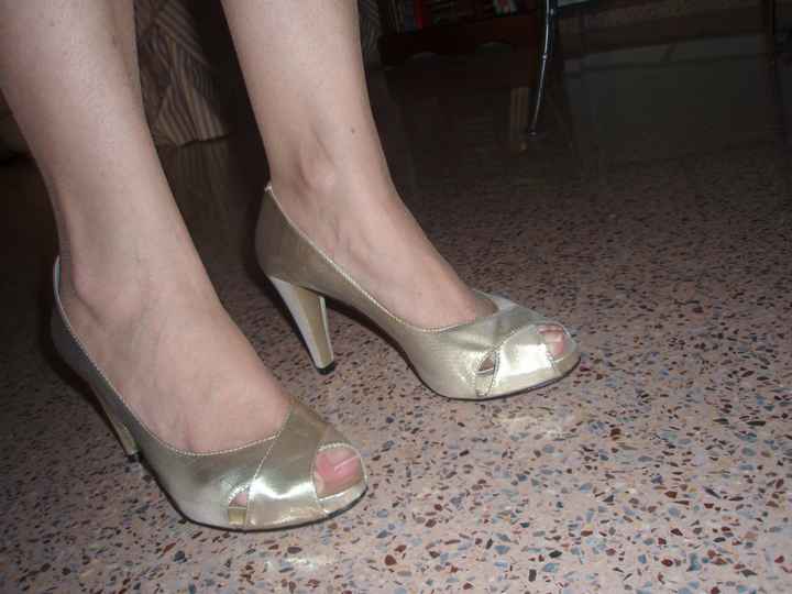 zapatos con medias sin puntera