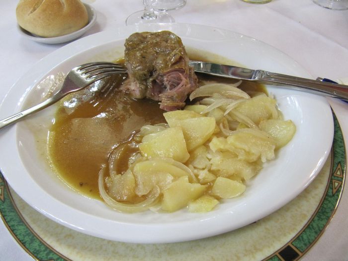 Prueba menú Salón Viher - codillo con patatas panaderas