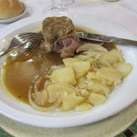 Prueba menú Salón Viher - codillo con patatas panaderas