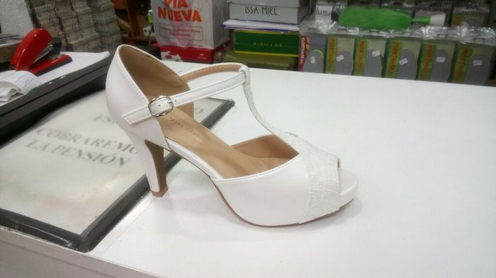 Zapatos de novia y medias. - 2