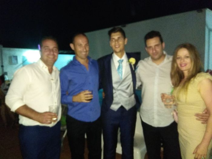 javi, sergio y los pollitos