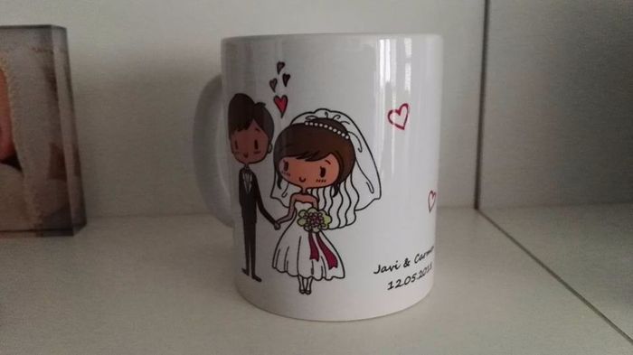 Y las tazas son para las abuelas, ya que el regalo de adultos a ellas no les sirve, tengo pensado re