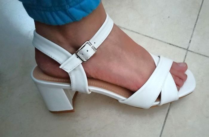 sos zapatos bajos estilo sandalia.. 1