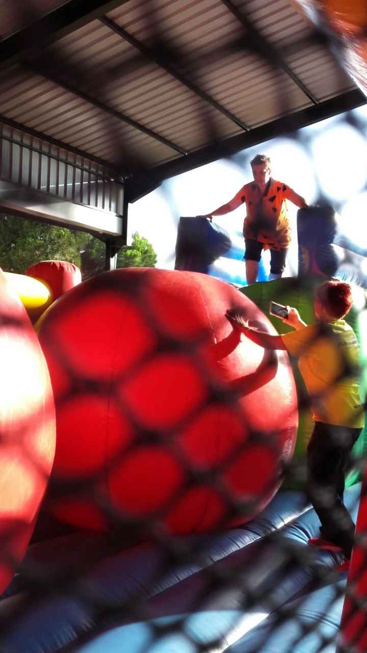 Humor Amarillo Pasarela de Bolas Gigantes