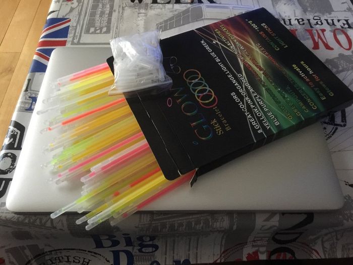 Paquete de pulseras fluorescentes (100 uds.) incluye conectores