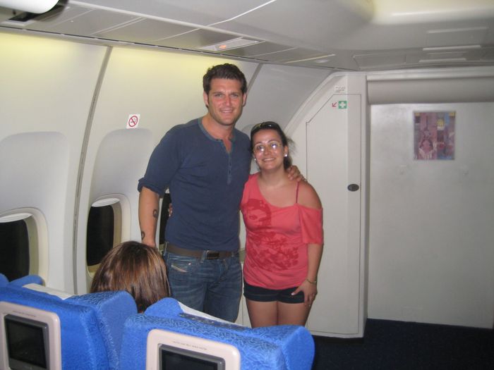 mirad a quien me encontre en el avión