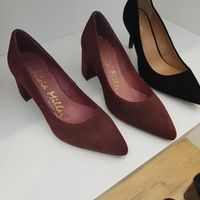 Busco zapatos color burdeos - 1