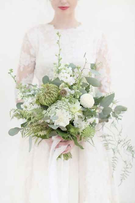 Ramo de novia XL con flor blanca y forraje verde