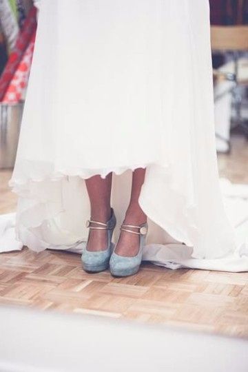 4. Otro modelo en azul cielo